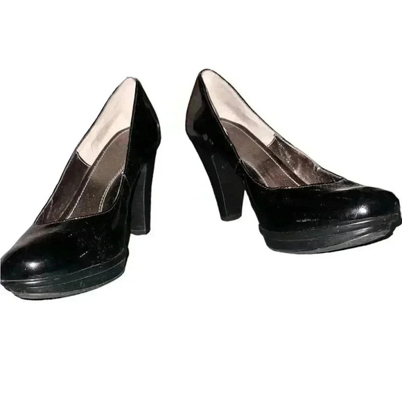 Sofft Black Patent Leather Pumps - Picture 11 of 11